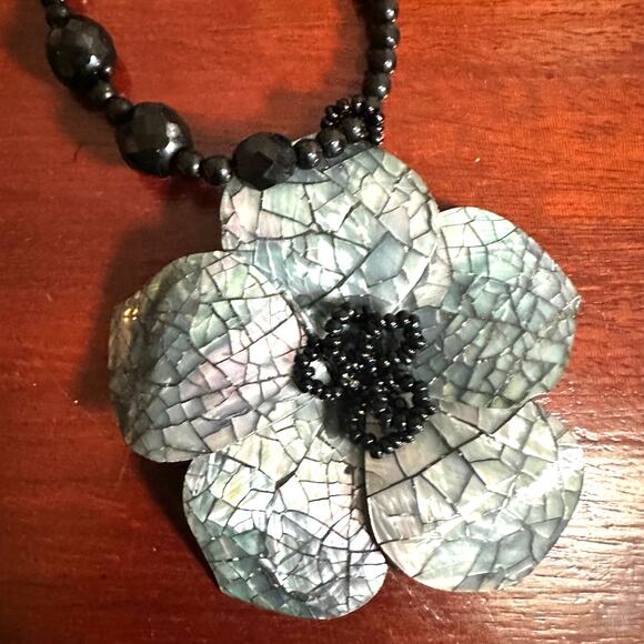 Beaded Necklace ASet of 3 Beachy Boho Choker Pendant Flower Shell Medallion Lot - Picture 4 of 11